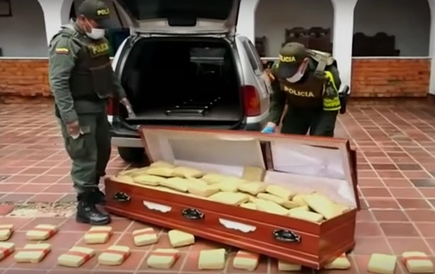 Наркодельцы пытались провезти в гробах 300 кг марихуаны - (видео)