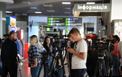 В киевском аэропорту ждут освобожденных Россией украинцев - (видео)