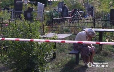 В Черкасской области на кладбище убили женщину - (видео)
