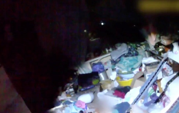 Женщину завалило мусором в собственной квартире в Сумах - (видео)