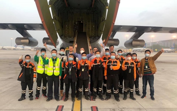 В Китае загрузили самолет ВСУ - (видео)