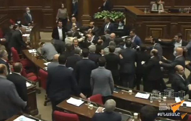 В Армении произошла массовая драка в парламенте - (видео)