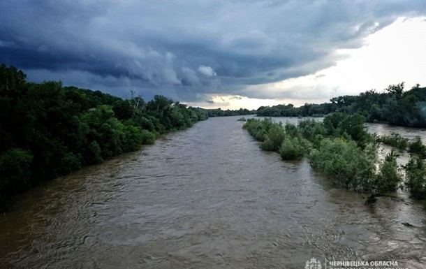 Непогода на Буковине: подтоплены 11 населенных пунктов - (видео)