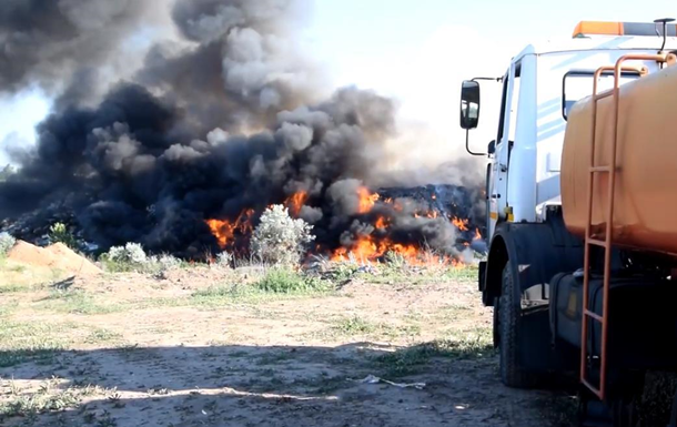 В Николаевской области возник масштабный пожар на свалке - (видео)