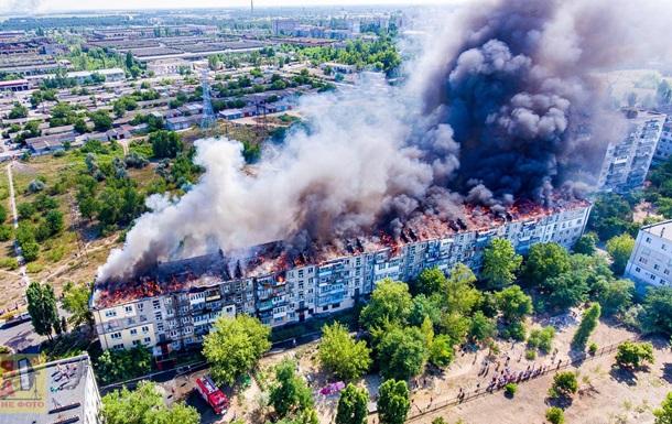 В Новой Каховке произошел пожар в многоэтажке - (видео)