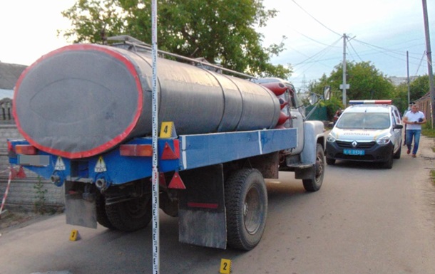 В Житомире ребенок попал под колеса грузовика - (видео)