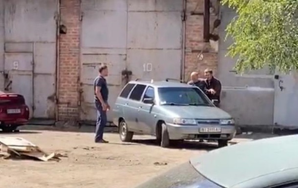 Захват в Полтаве: копа поменяли на начальника - (видео)