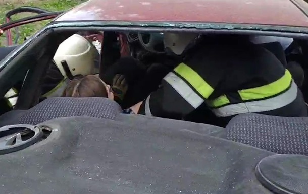 Машина "скорой" попала в ДТП в Каменце-Подольском - (видео)