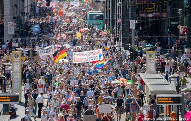 COVID-19: в Берлине массовые протесты из-за карантинных ограничений - (видео)