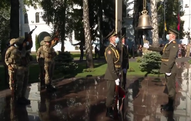 В Украине отдают честь памяти погибших защитников - (видео)